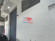 Pintura de portas na Vila Guilherme